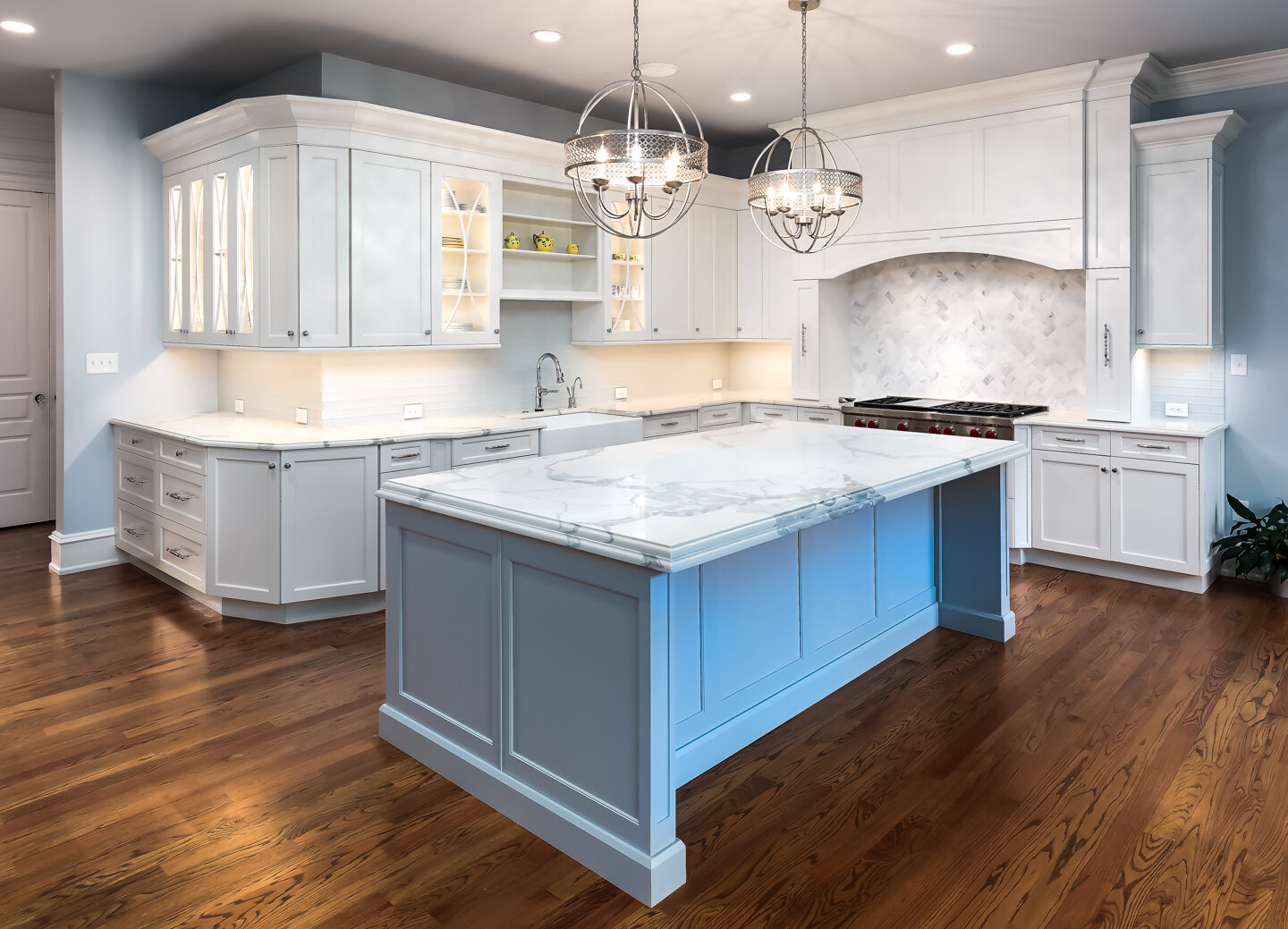 Classic Solid wood white painted Kitchen cabinets