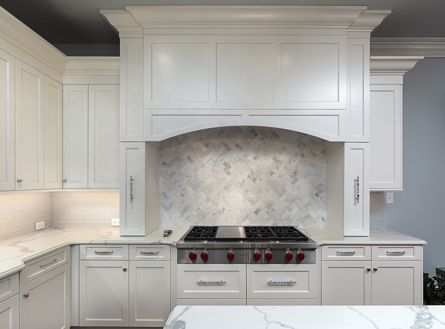 Classic Solid wood white painted Kitchen cabinets