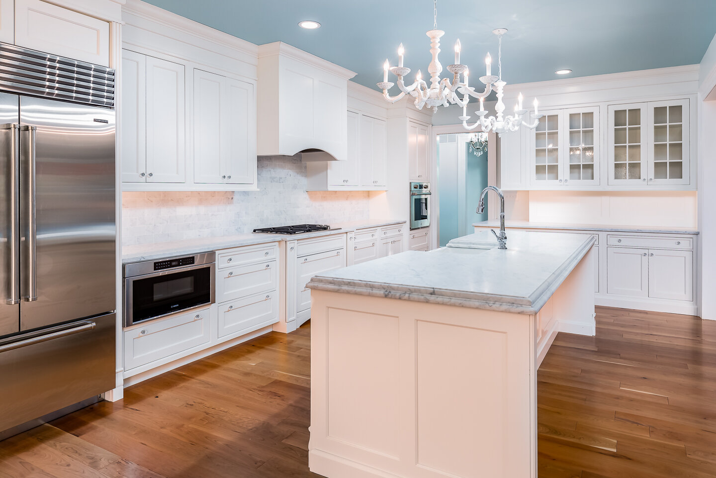 Classic Solid wood white painted Kitchen cabinets